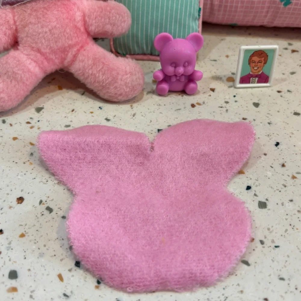 Vintage Barbie Doll Accessories Lot –‎ Teddy Bear, Pillows & Mini Figures (Pink)
